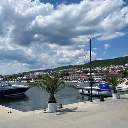 Apartment Horizon 33 'б' *